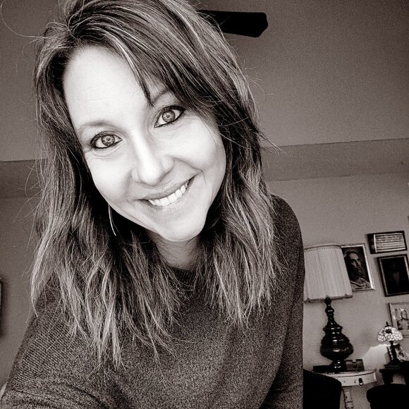 Meet your Posher, Stephani - Picture 1 of 1